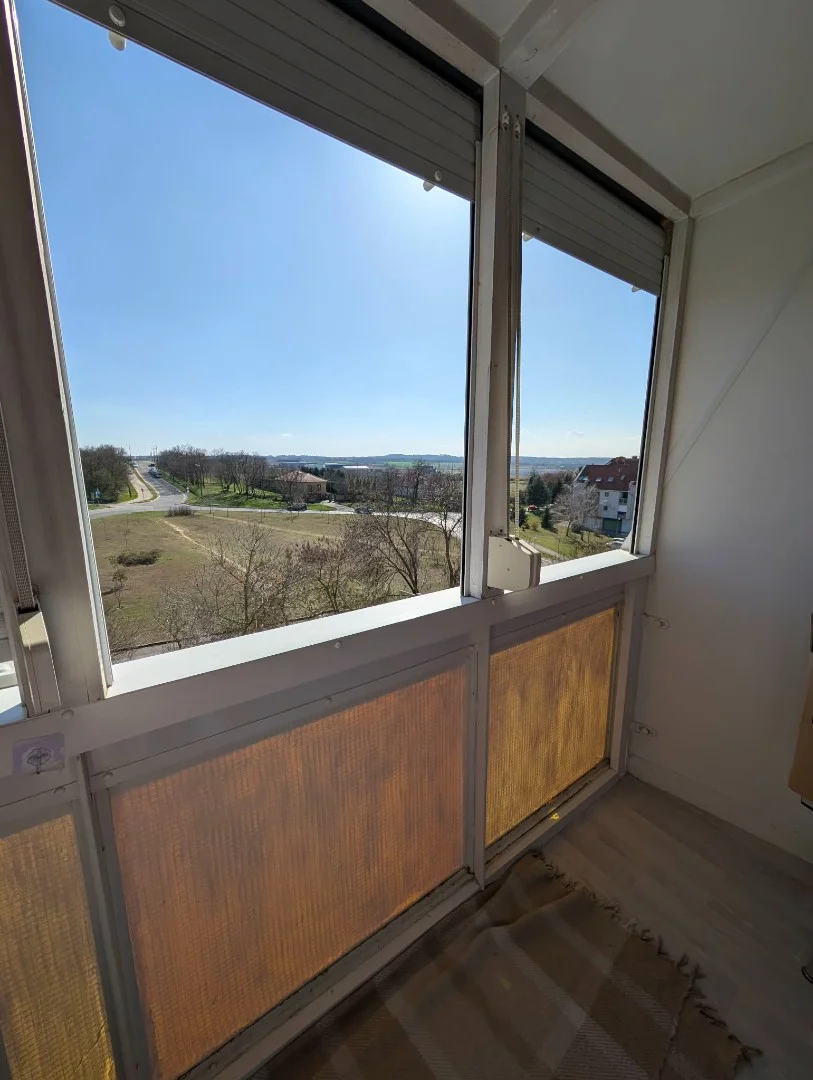 Eladó panel lakás Pécsen - Kép 4