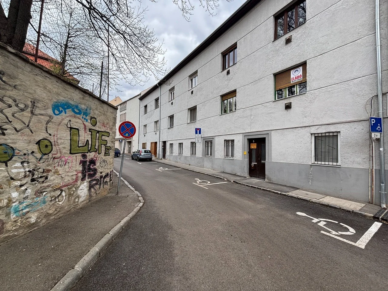 Eladó tégla lakás Pécsen