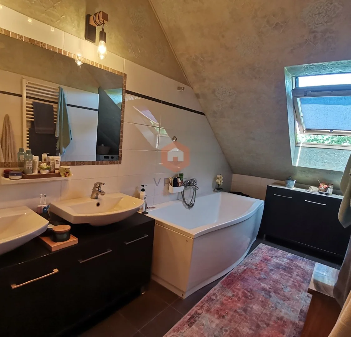 Eladó tégla lakás Pécsen - Kép 9