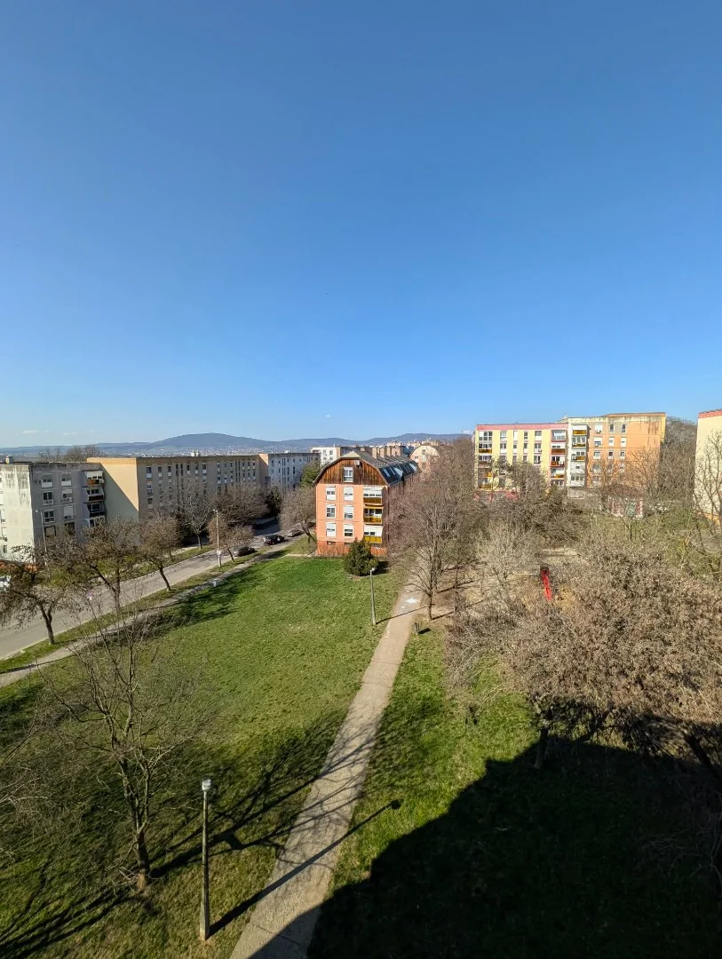 Eladó panel lakás Pécsen - Kép 5