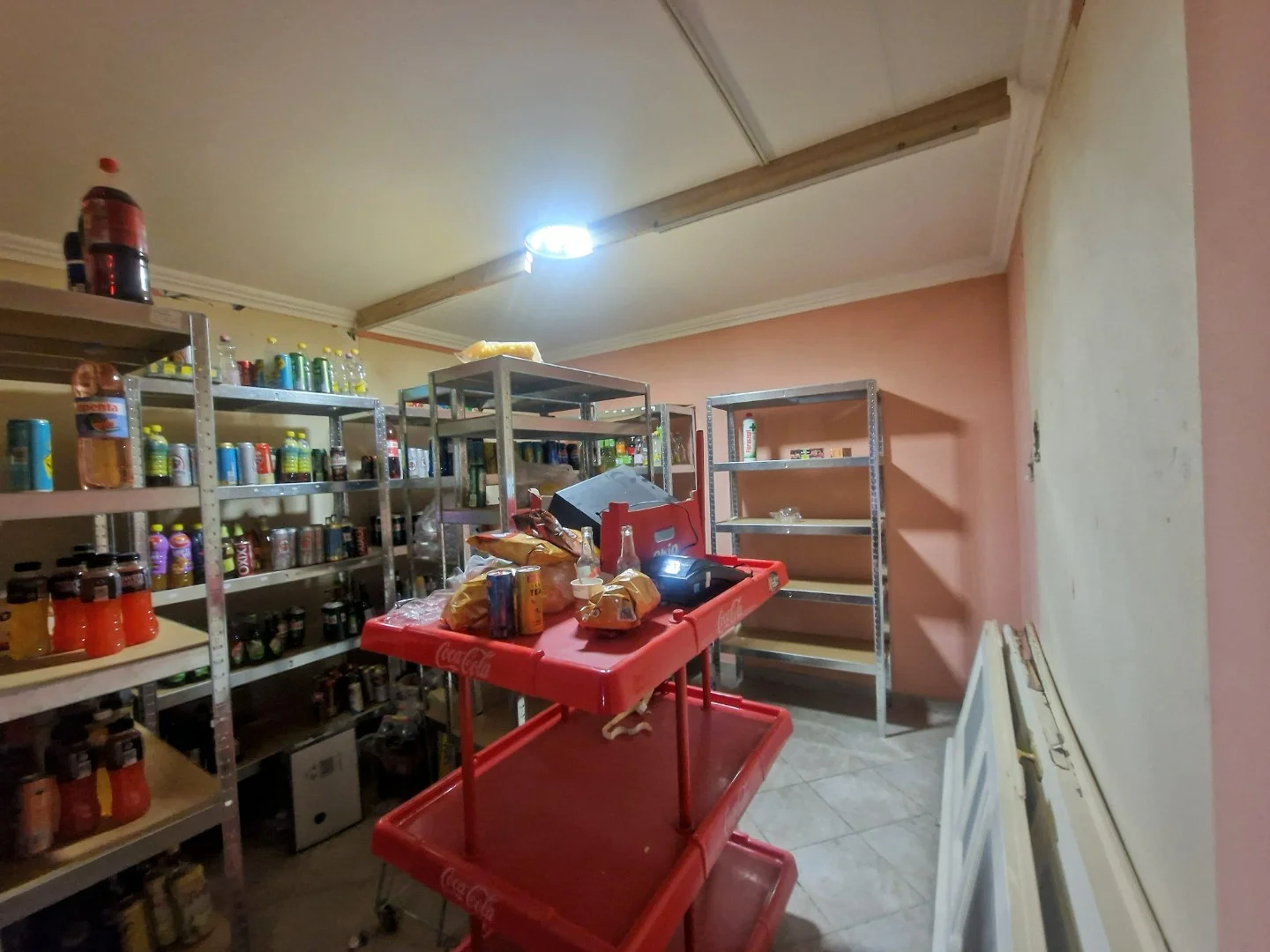 Kiadó üzlet iroda / üzlet / kereskedelmi / szolgáltató Budapest 07. ker.en - Kép 5