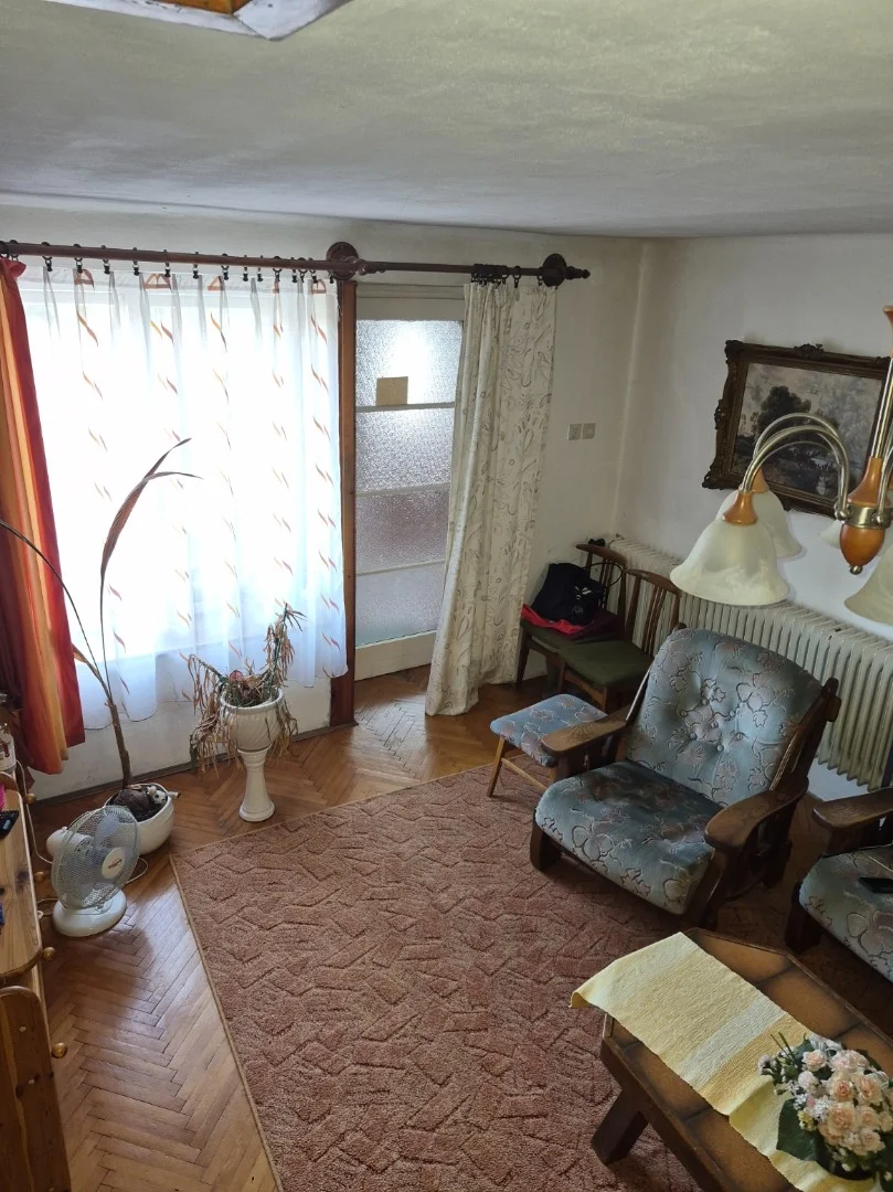 Eladó családi ház Pécsen - Kép 9