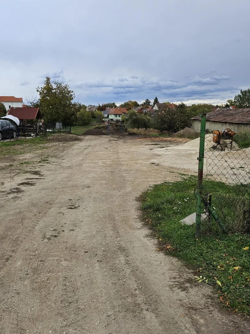 Eladó építési telek Pázmándon - Kép 2