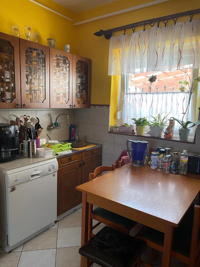 Eladó családi ház Veszprémben - Kép 6