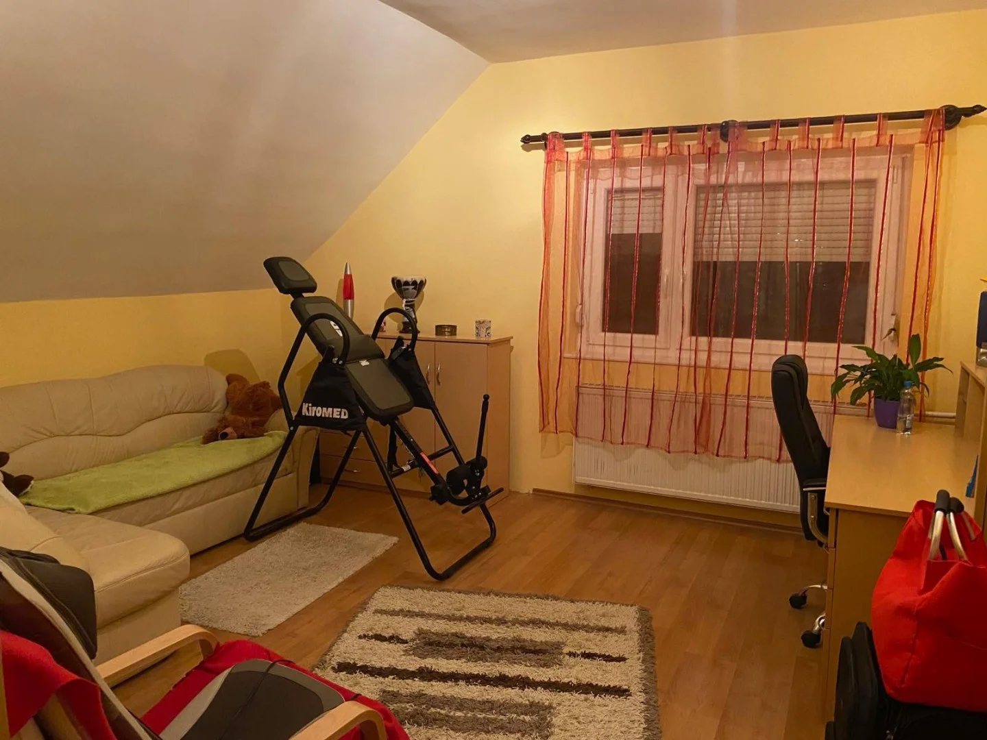 Eladó családi ház Veszprémben - Kép 11