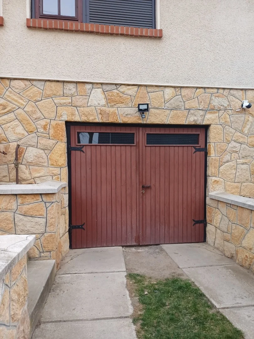 Eladó családi ház Pécelen - Kép 2