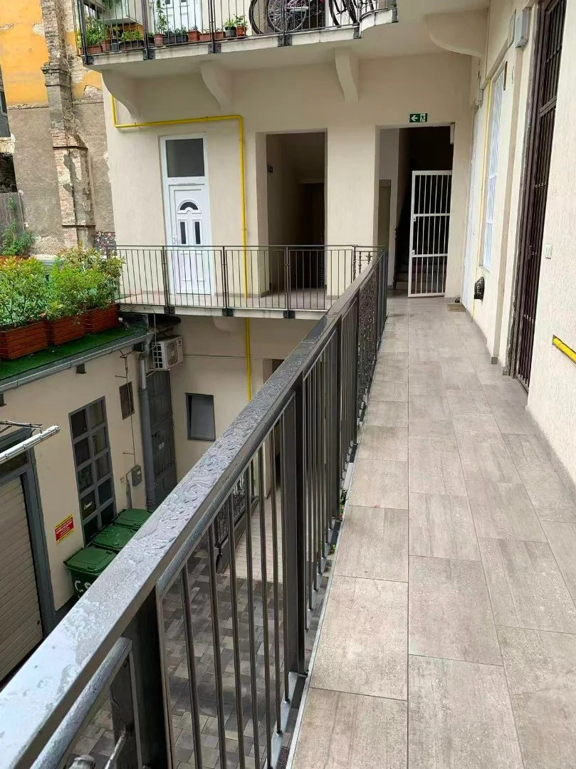 Kiadó tégla lakás Budapest 06. ker.en - Kép 8