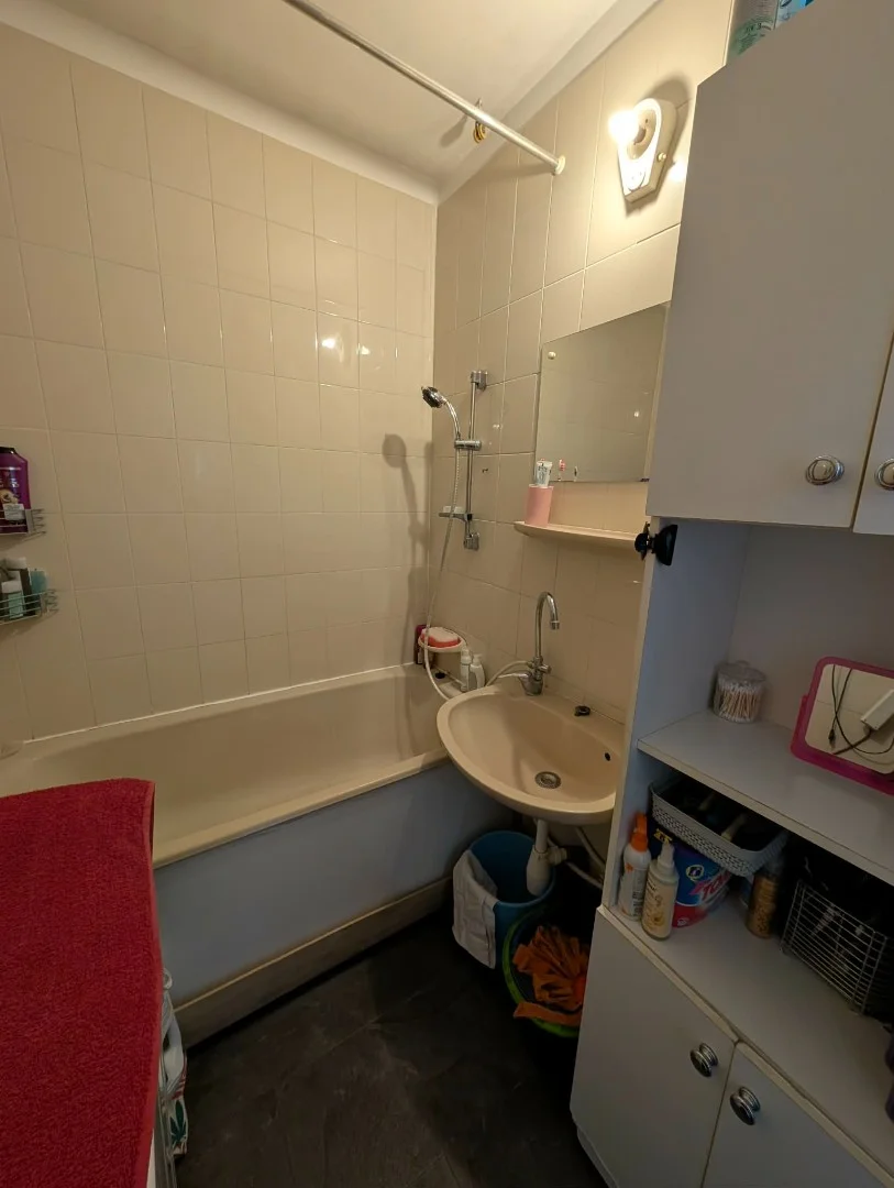 Eladó panel lakás Pécsen - Kép 7