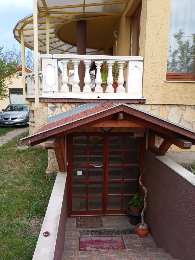 Eladó családi ház Érden - Kép 3