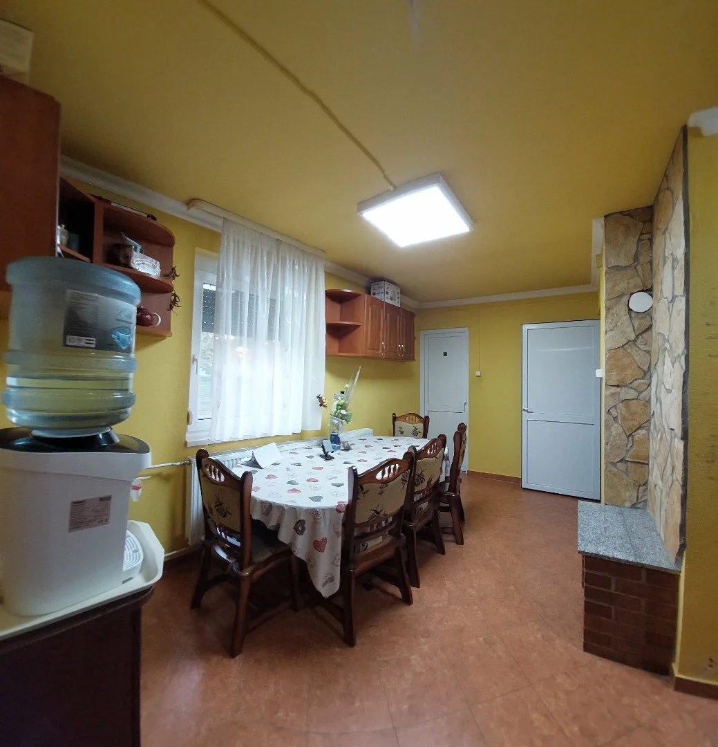 Eladó családi ház Újszászon - Kép 12