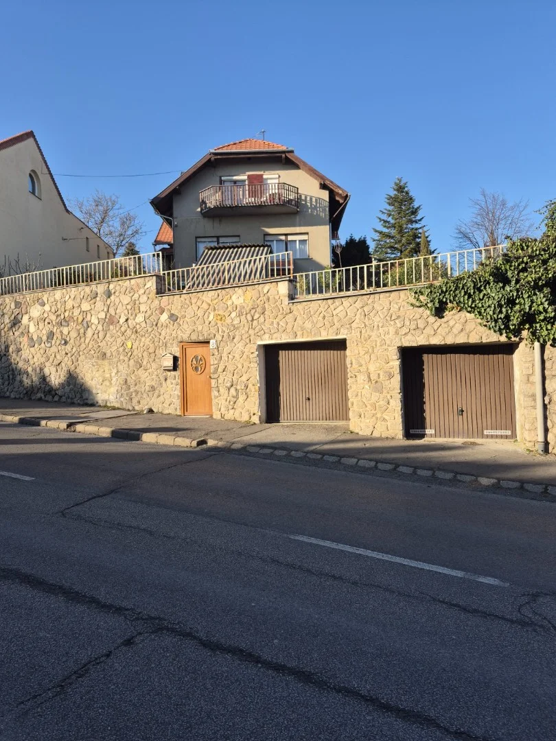 Eladó családi ház Pécsen - Kép 3