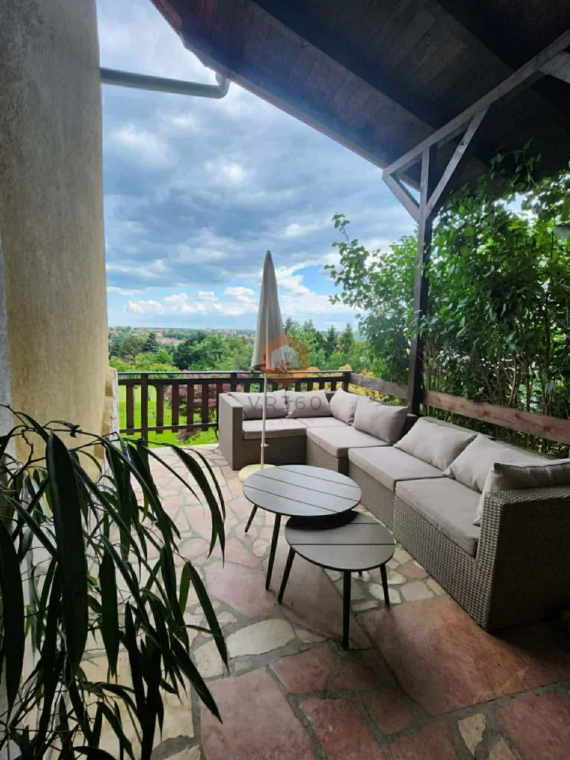 Eladó családi ház Pécsen - Kép 12