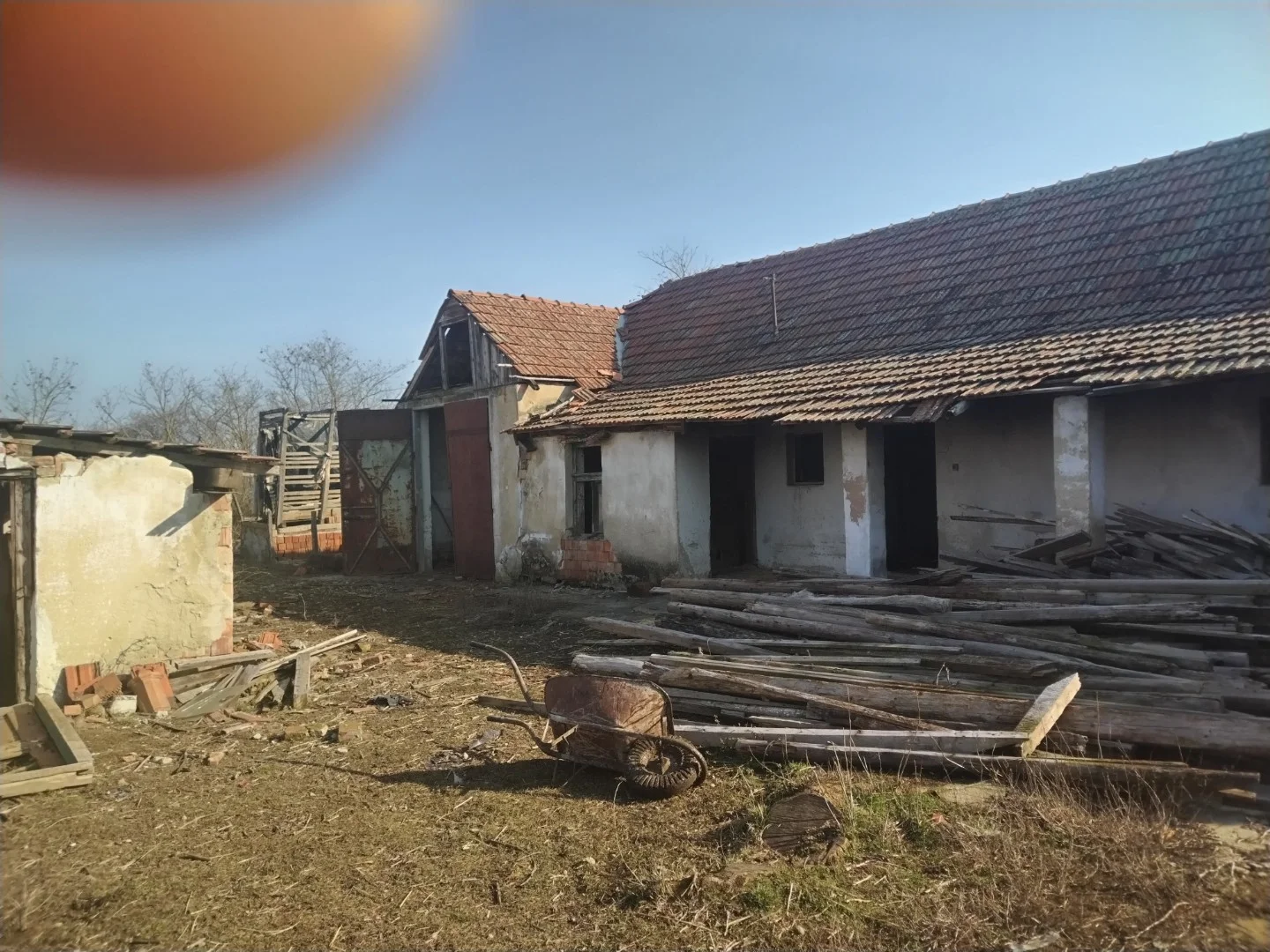 Eladó tanya mezőgazdaság Mezőberényen