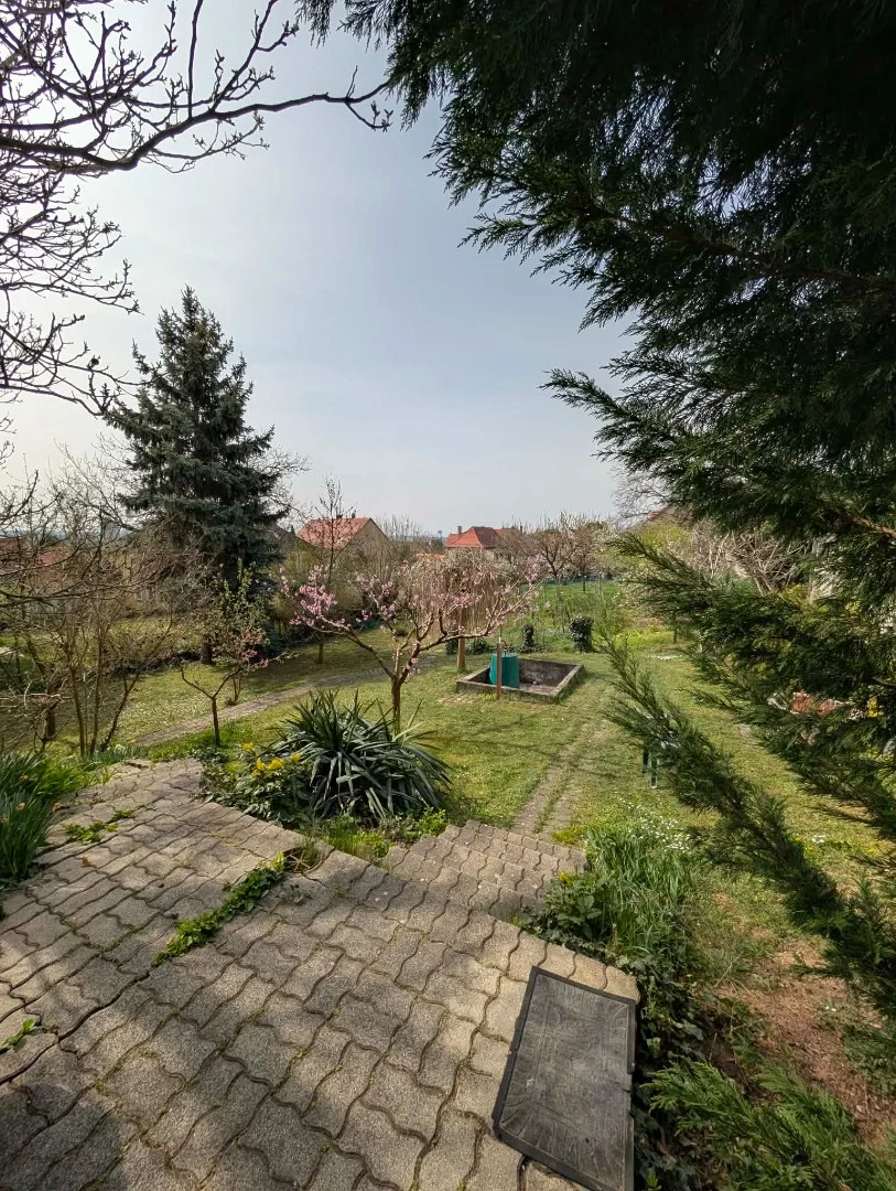 Eladó családi ház Pécsen - Kép 8