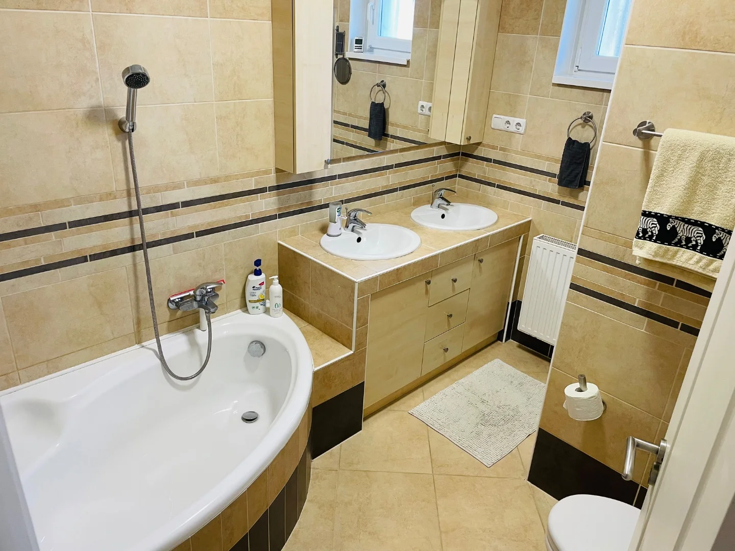 Eladó családi ház Pécsen - Kép 9