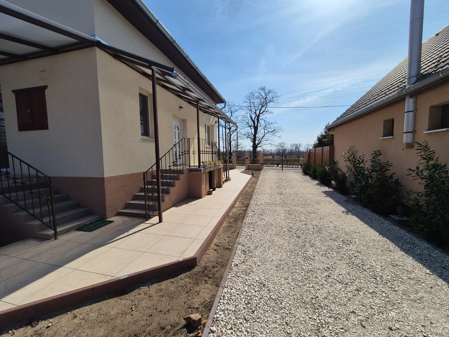 Eladó családi ház Monoron - Kép 2