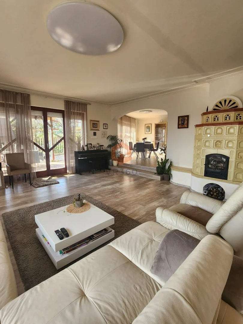 Eladó családi ház Pécsen - Kép 2