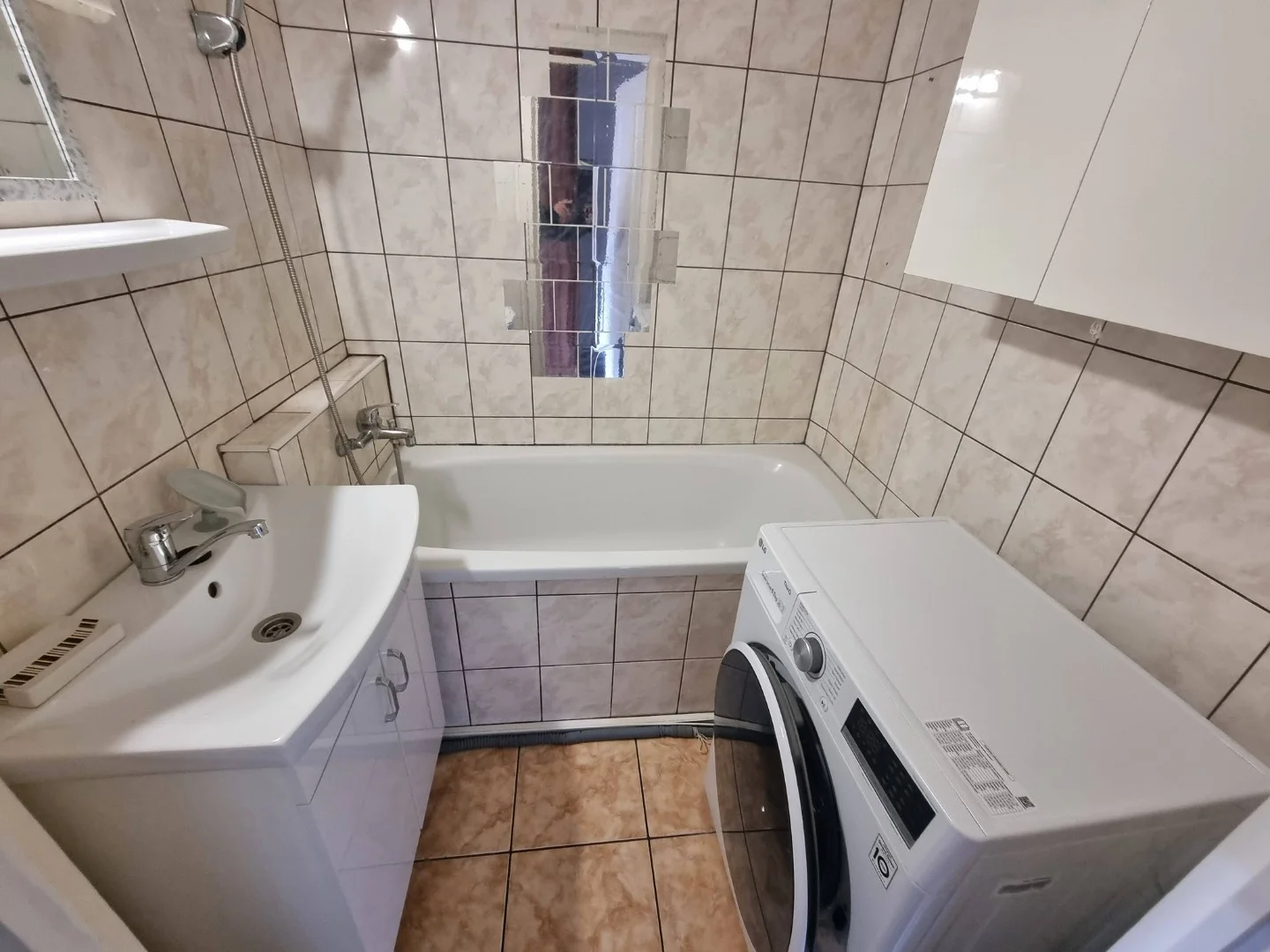 Kiadó panel lakás Debrecenben - Kép 9