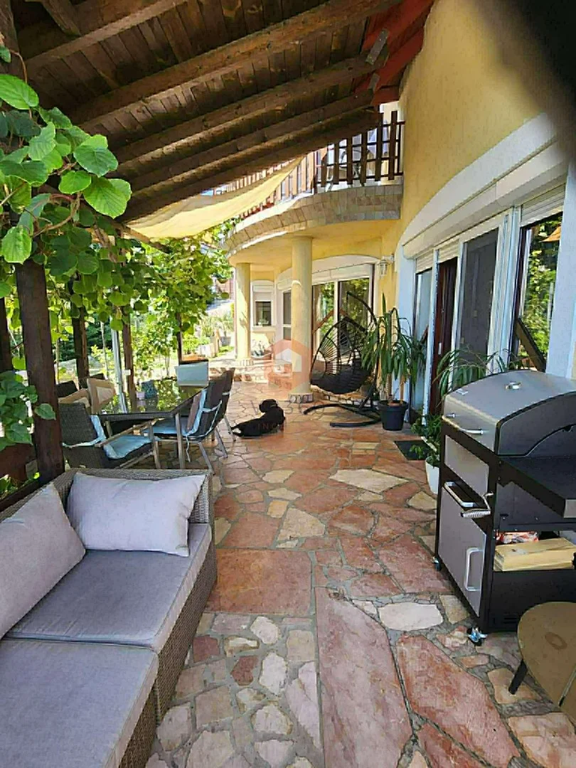 Eladó családi ház Pécsen - Kép 3