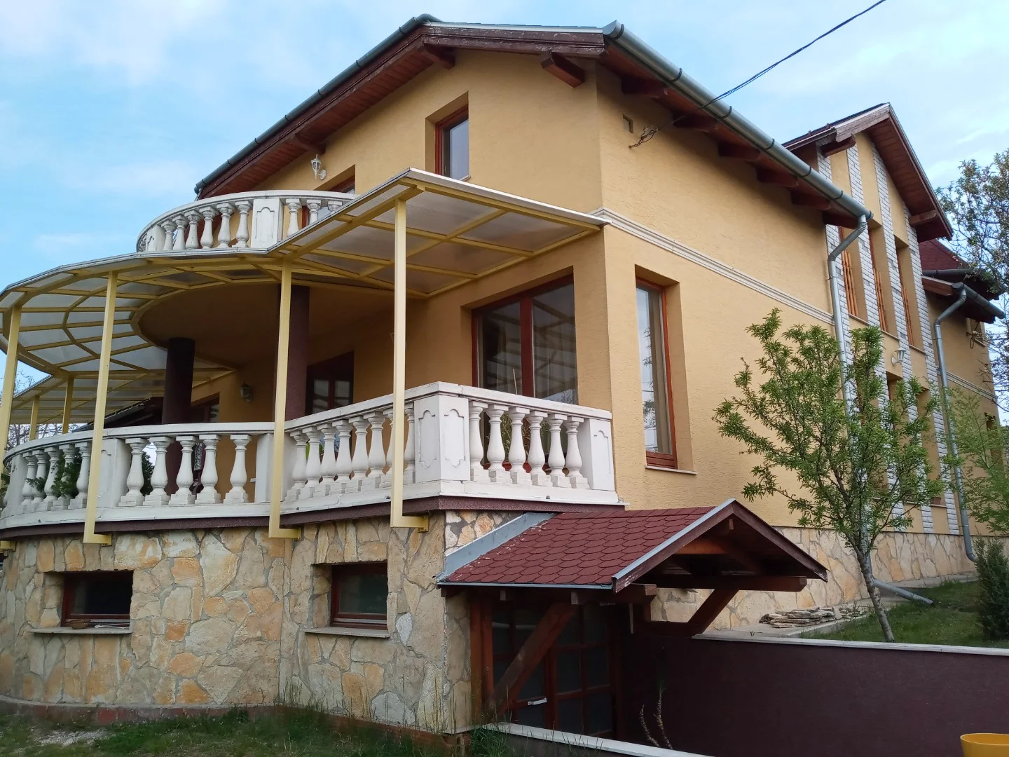 Eladó családi ház Érden