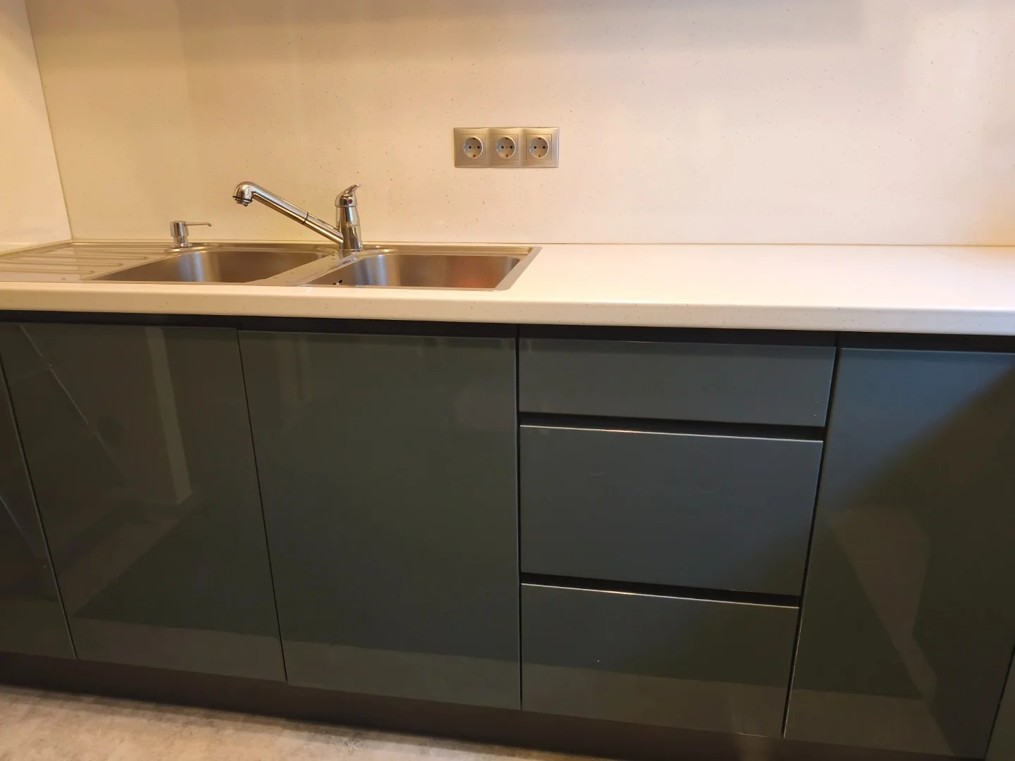 Eladó tégla lakás Győr - Kép 16