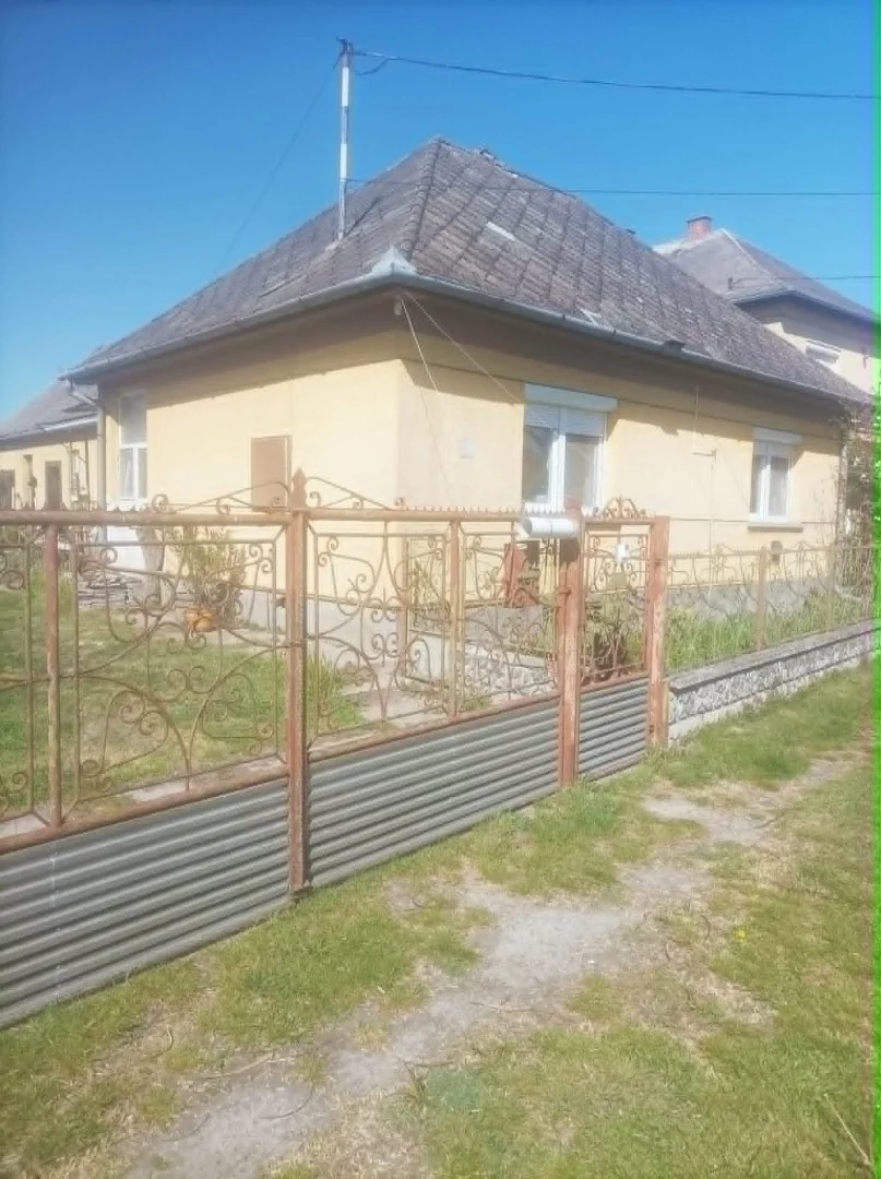 Eladó családi ház Sárkeresztúr Szent István út