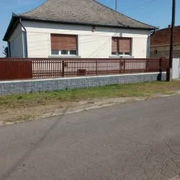 Eladó családi ház Szentlőrinckáta