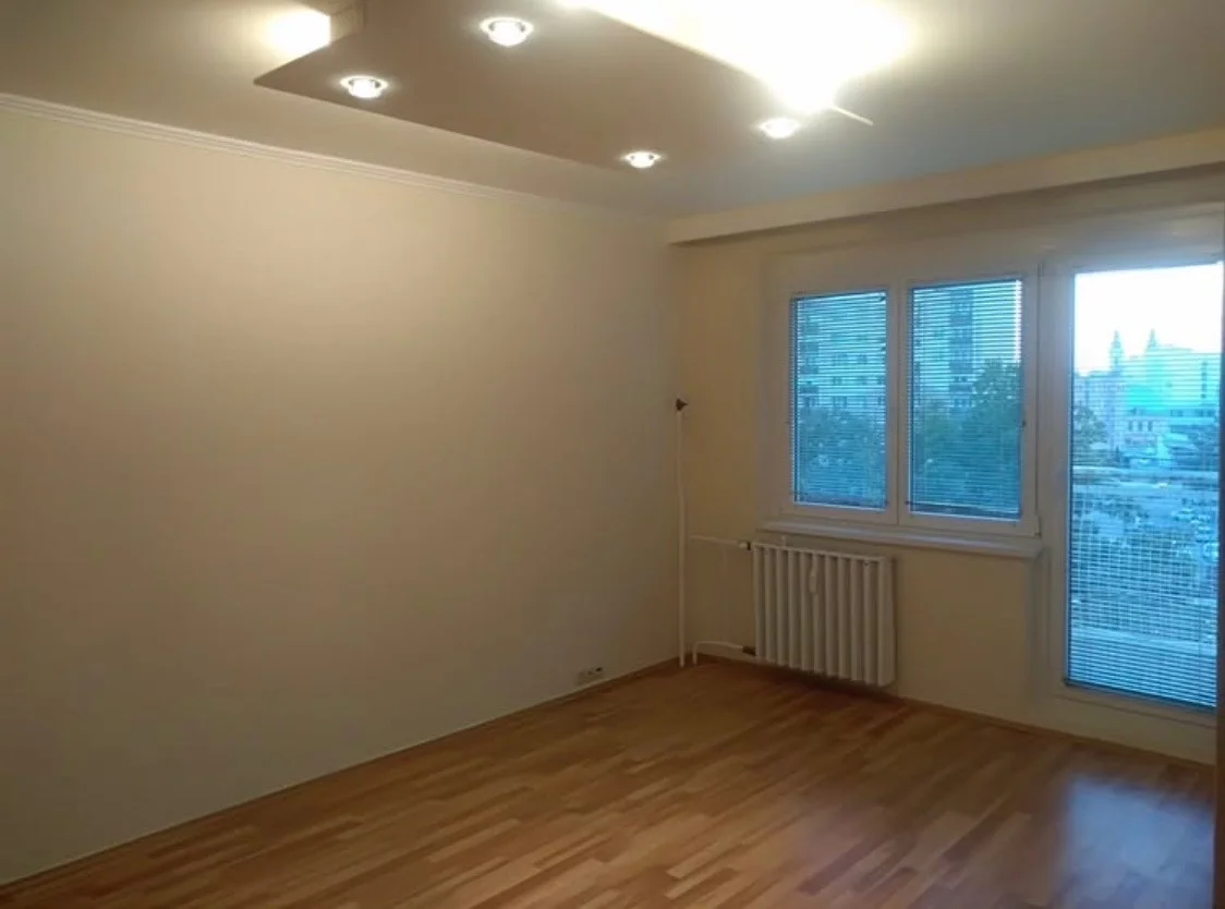 Kiadó panel lakás Székesfehérvár Saletrom - Kép 8