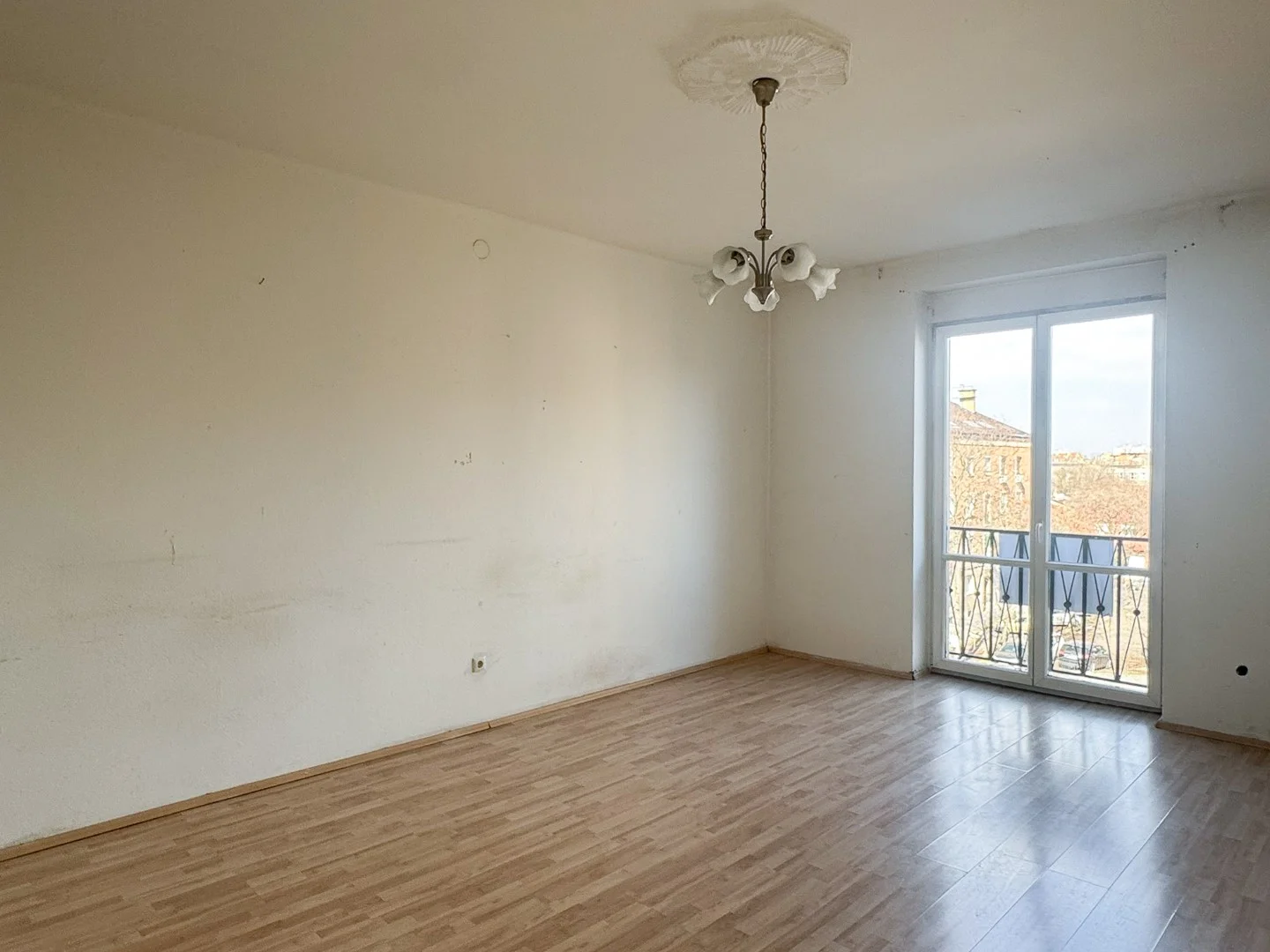 Eladó tégla lakás Budapest 14. ker. Örs Vezér tér közelében (083398)