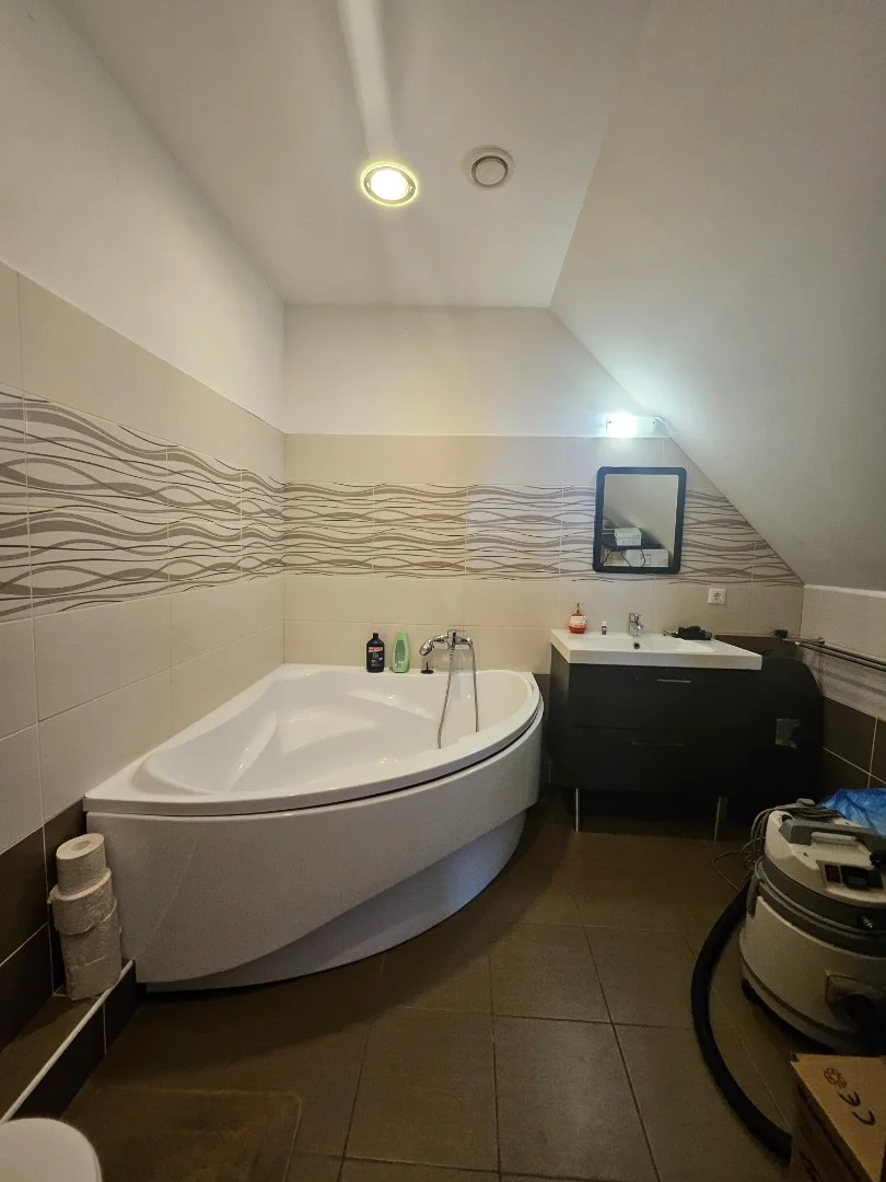 Eladó családi ház Mogyoród - Kép 2