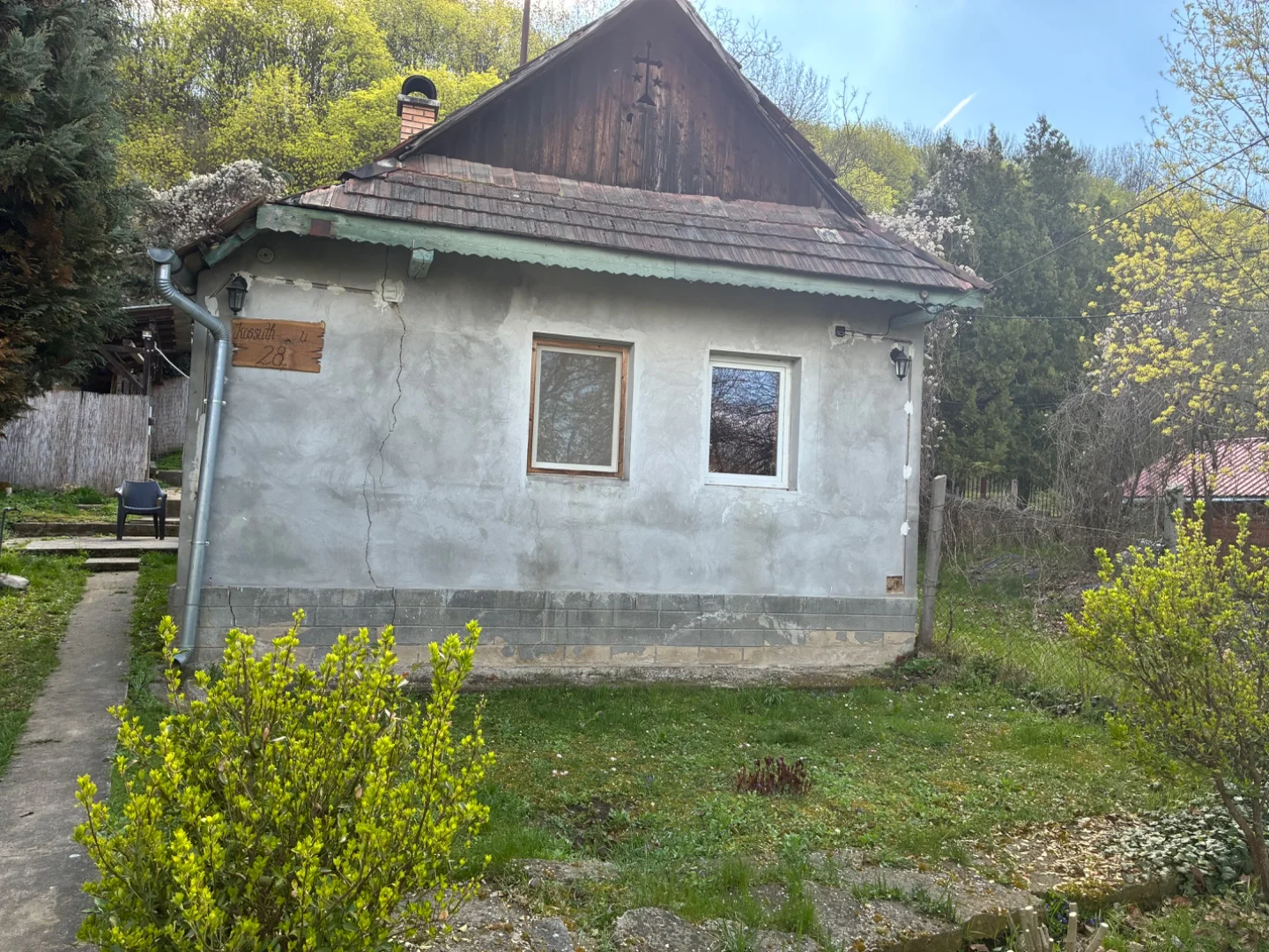 Eladó családi ház Kemence