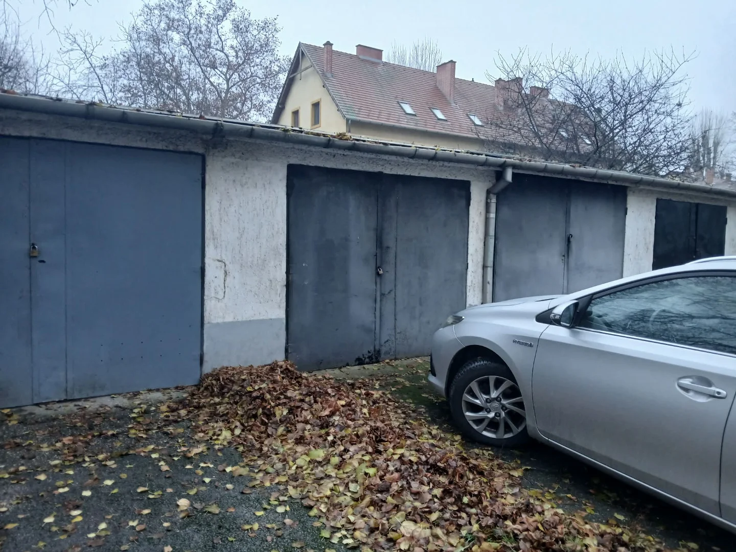 Eladó garázs garázs / beálló Székesfehérvár Köfém