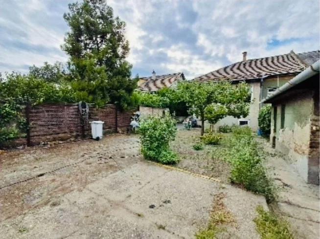 Eladó családi ház Budapest 15. ker. - Kép 9