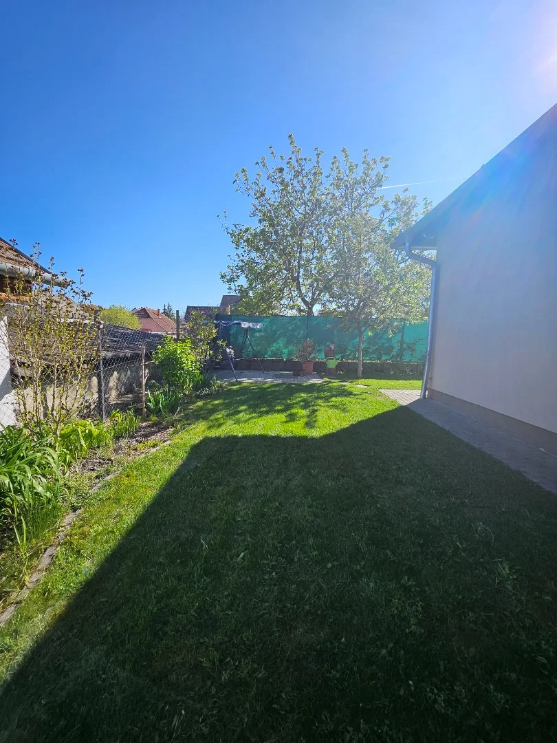 Eladó családi ház Mogyoród - Kép 2