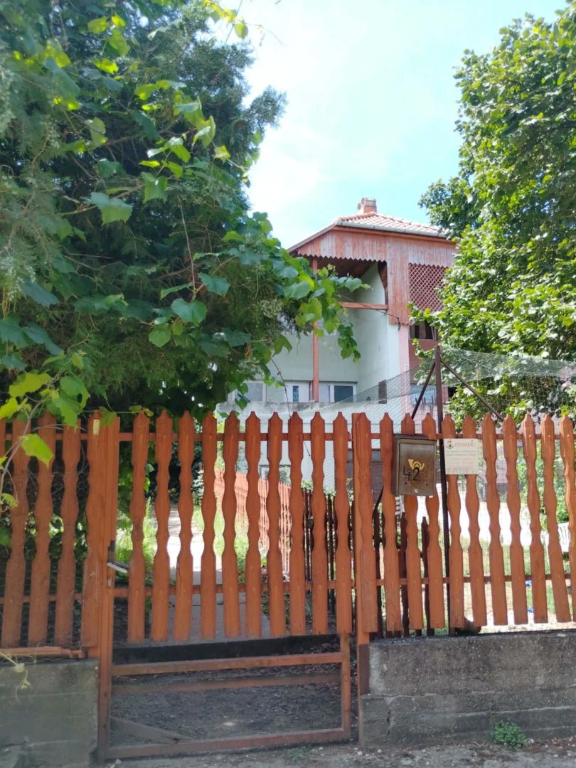 Kiadó ikerház Velence Csemete utca