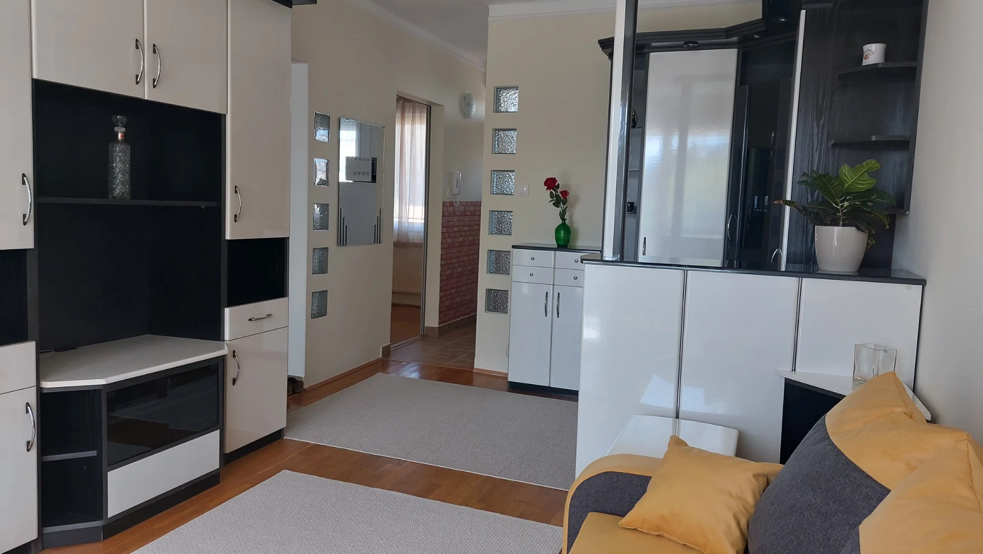 Kiadó tégla lakás Budapest 08. ker. - Kép 2