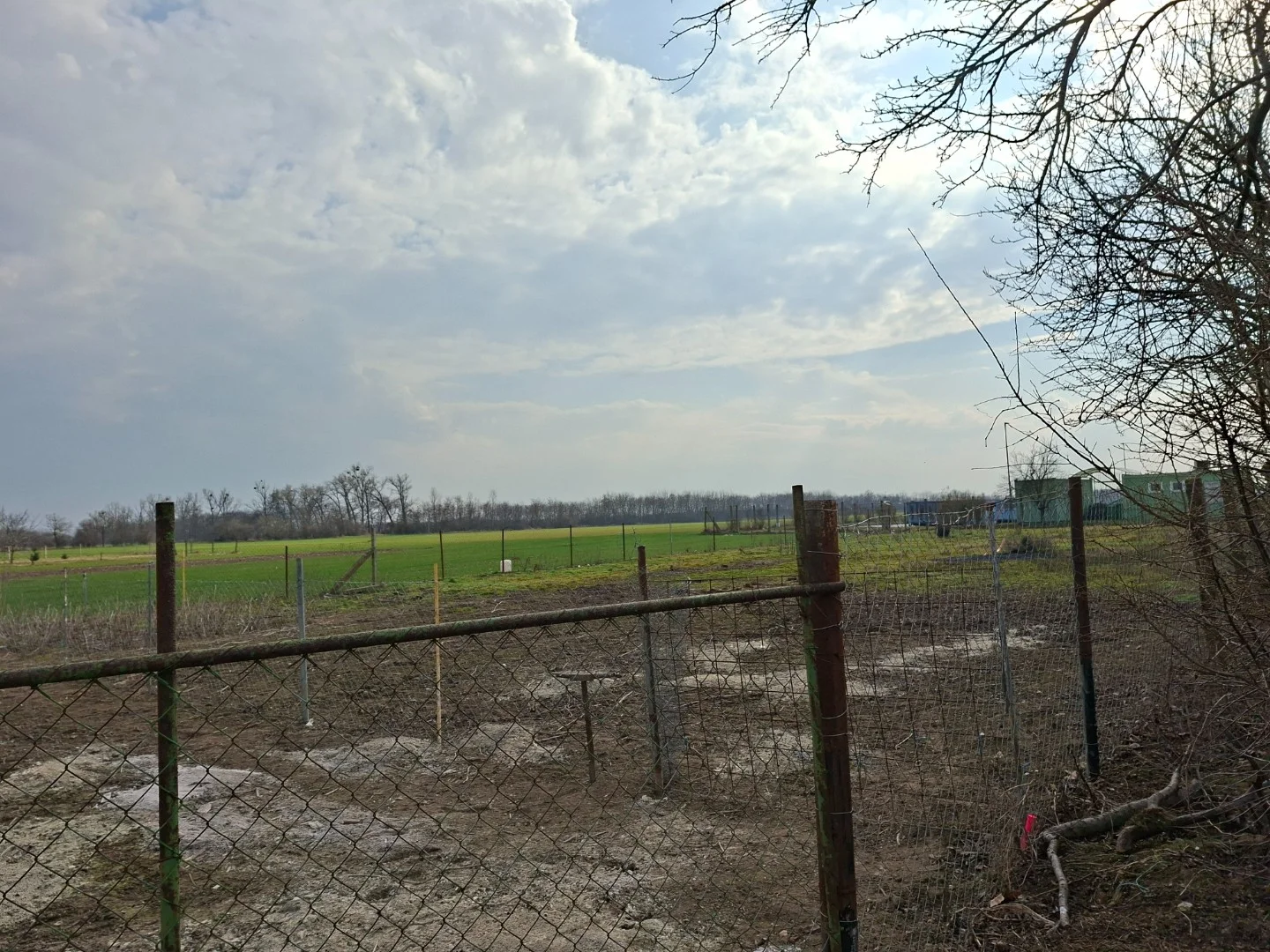 Eladó építési telek Bőny Béke utca