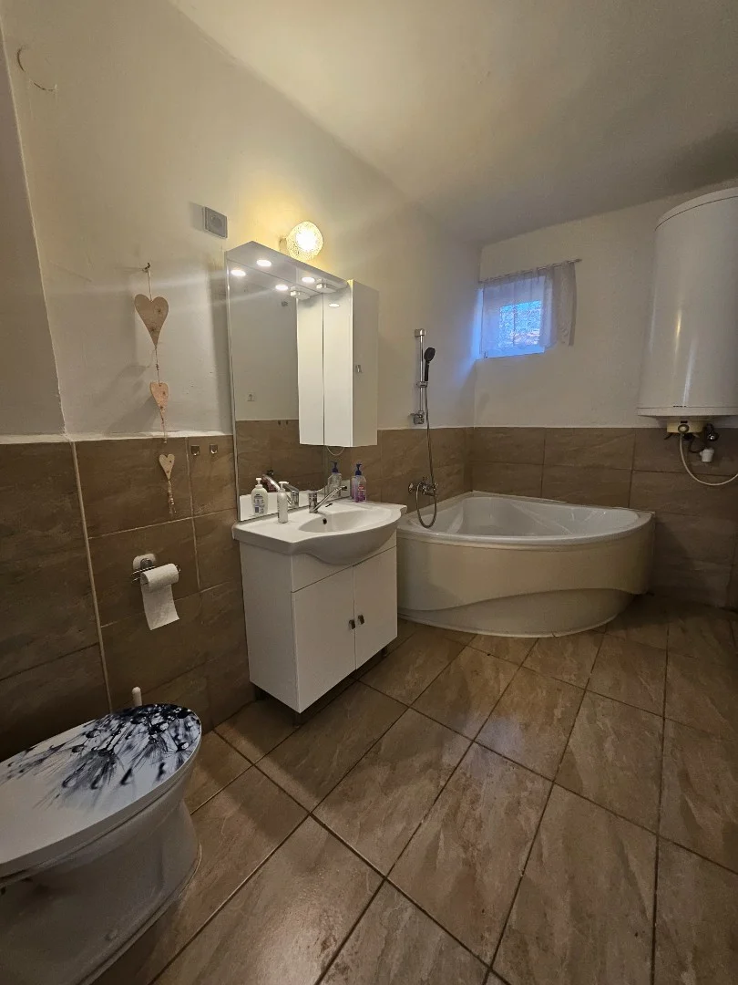 Eladó családi ház Héhalom - Kép 8