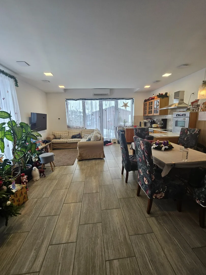 Eladó családi ház Mogyoród - Kép 8