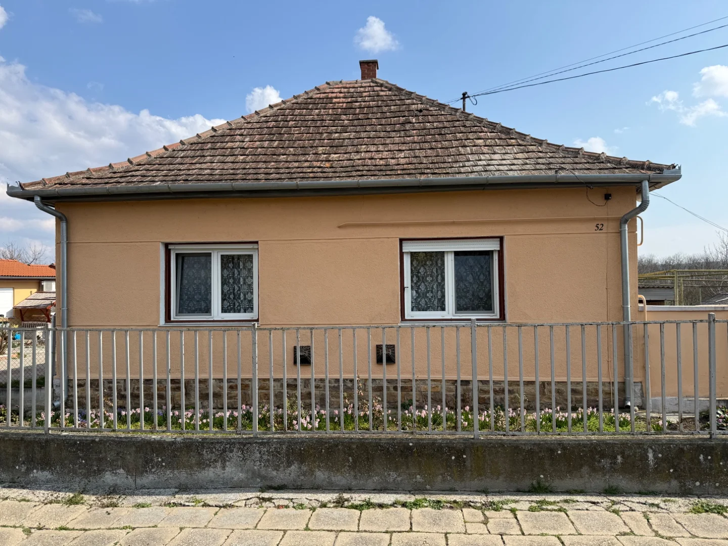 Eladó családi ház Lőrinci Aradi