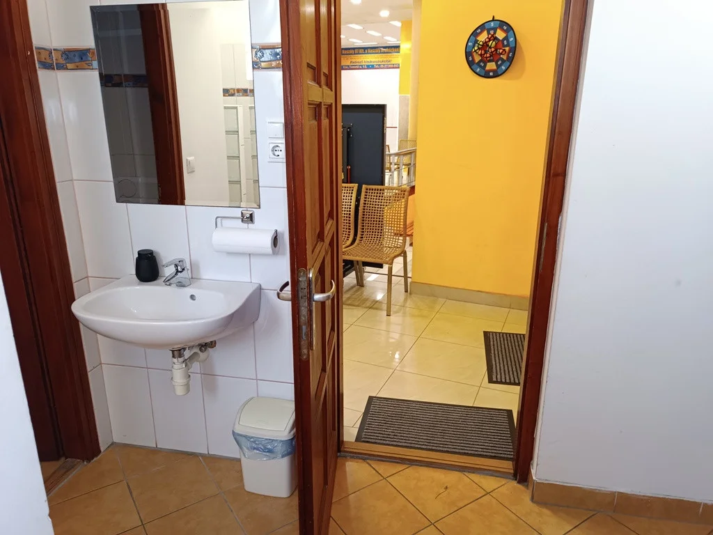 Eladó intézmény iroda / üzlet / kereskedelmi / szolgáltató Vác Rádi - Kép 5