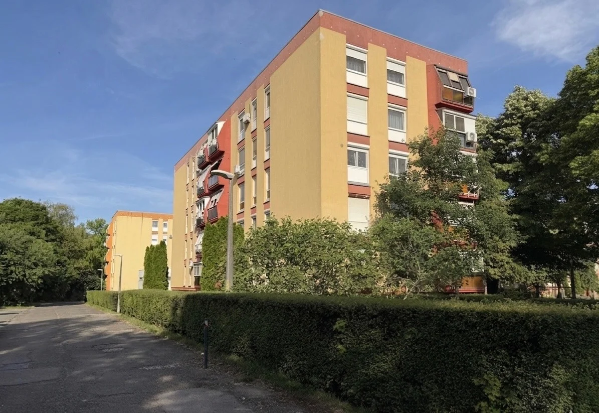 Eladó panel lakás Pécs Lahti utca