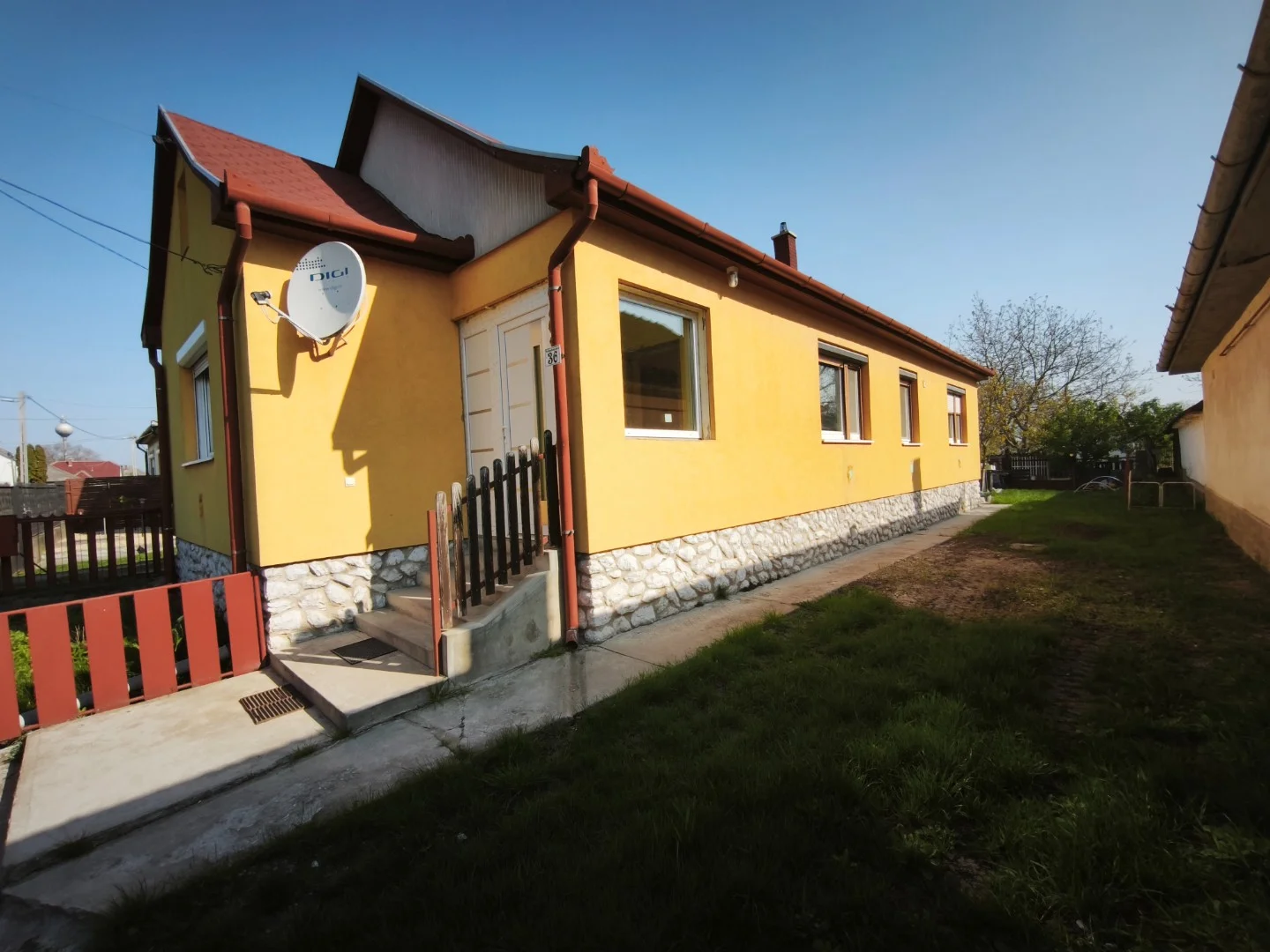 Eladó családi ház Besenyőtelek Szabadság utca - Kép 2