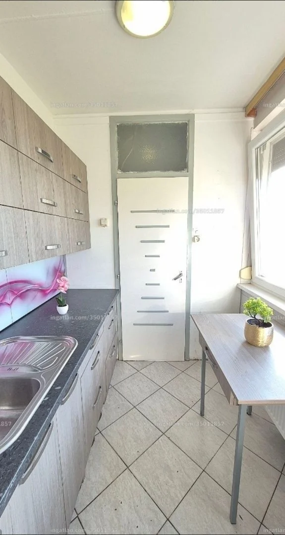 Eladó panel lakás Szeged Zsitva sor - Kép 4