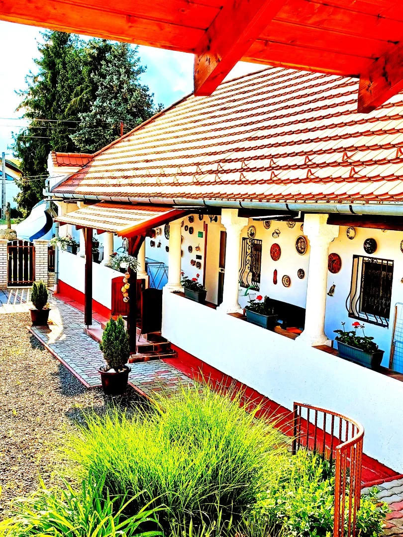 Eladó hotel, szálloda iroda / üzlet / kereskedelmi / szolgáltató Egerszalók Kossuth Lajos út