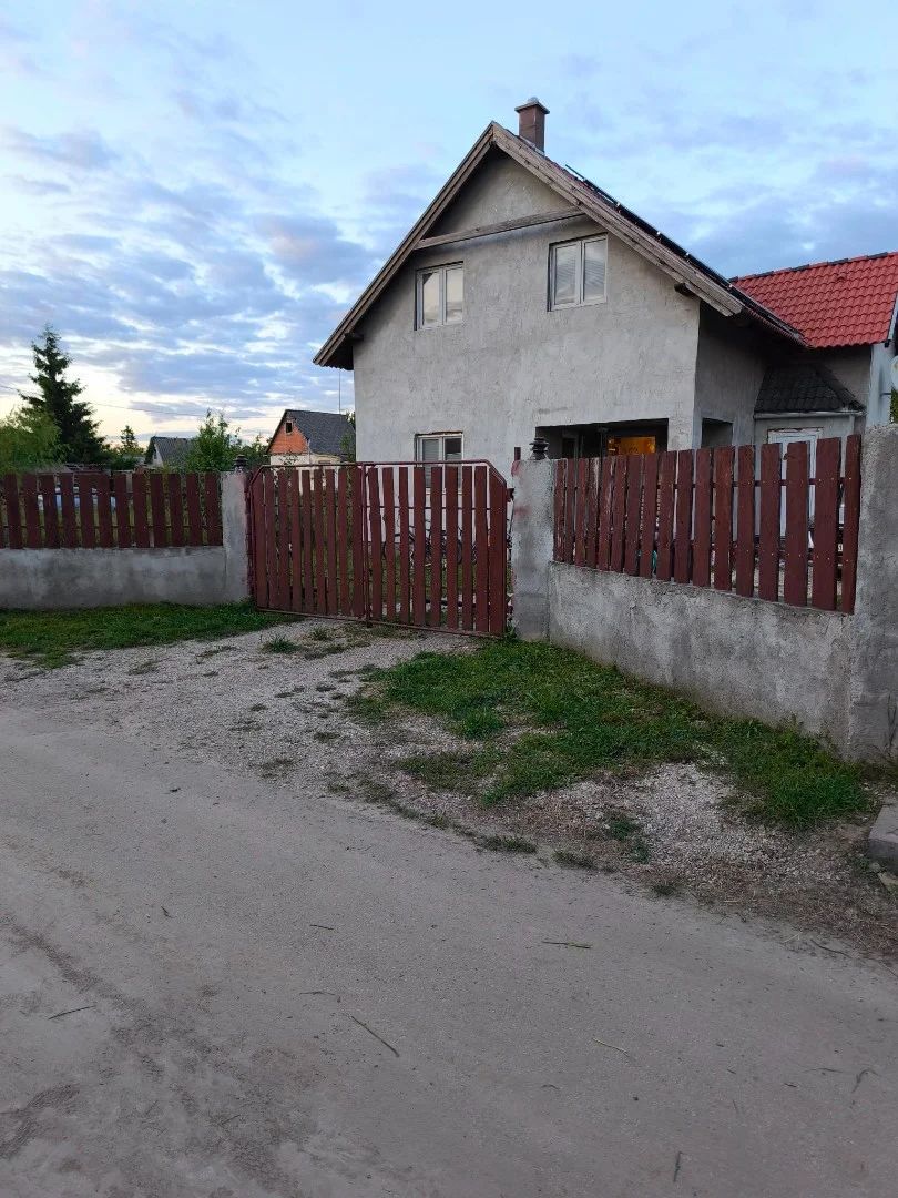 Eladó családi ház Kisapostag