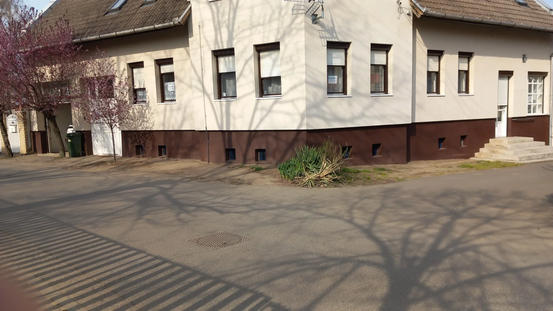 Eladó tégla lakás Újfehértó Egészségház utca