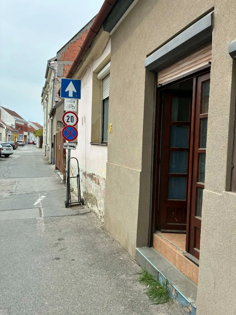 Kiadó üzlet iroda / üzlet / kereskedelmi / szolgáltató Pécs Garay - Kép 2
