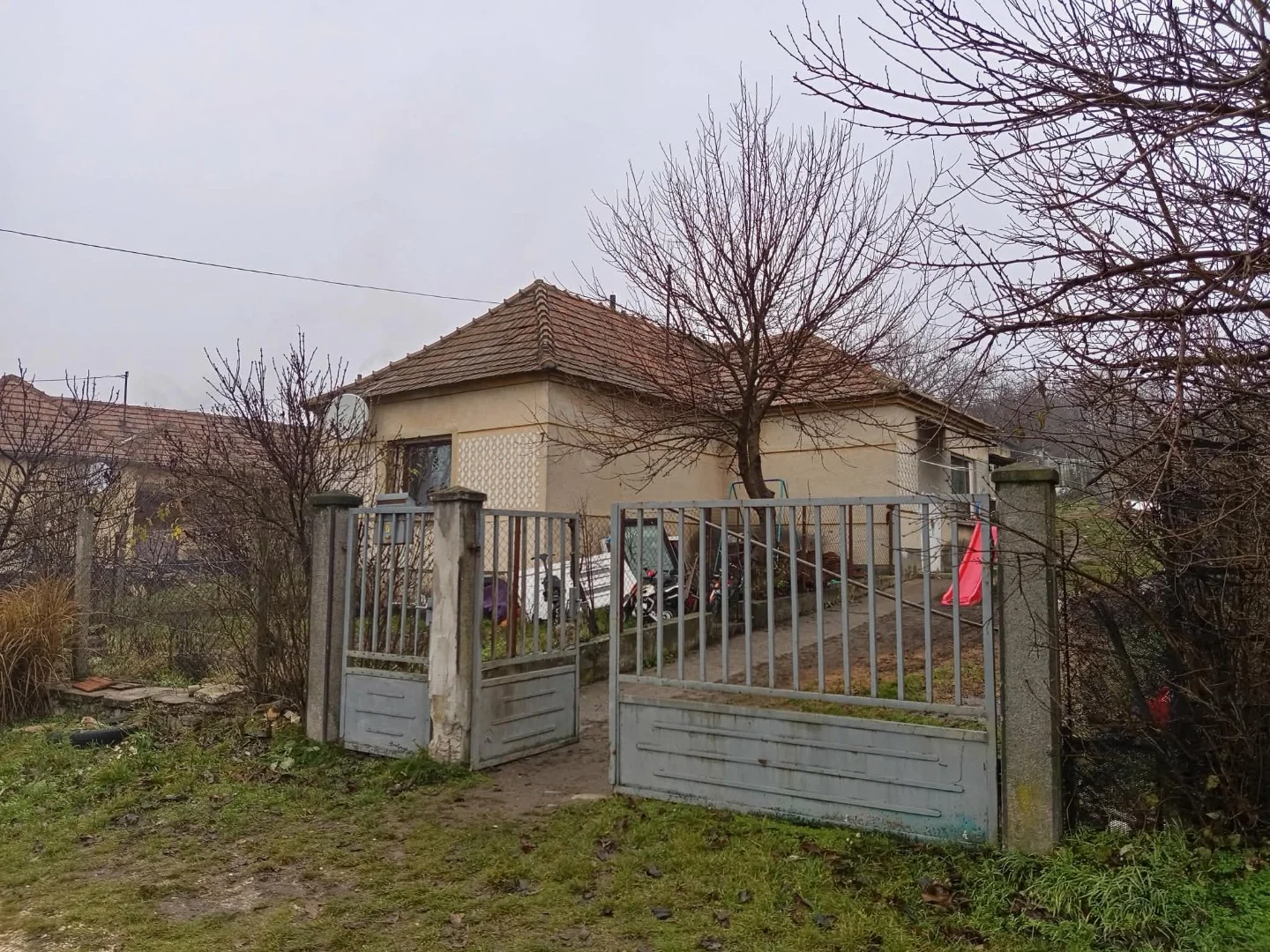 Eladó családi ház Szőc Domb utca - Kép 2