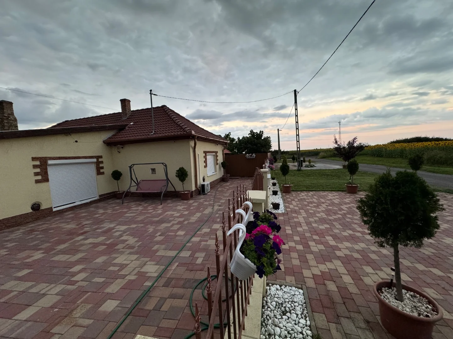 Eladó családi ház Besenyőtelek